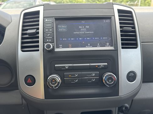 Used 2020 Nissan Frontier SV w/ SV Utility Package RWD image 12