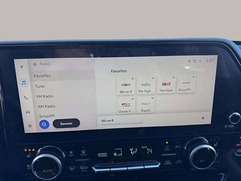 Used 2023 Toyota Highlander Limited image 12