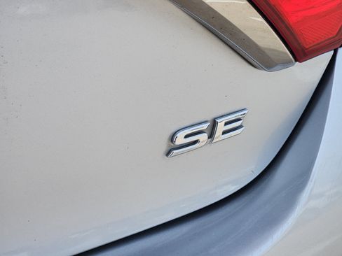 Used 2015 Toyota Camry SE image 14