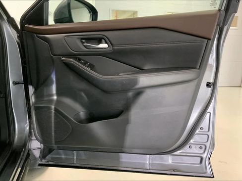 Used 2023 Nissan Rogue SL w/ SL Premium Package image 27