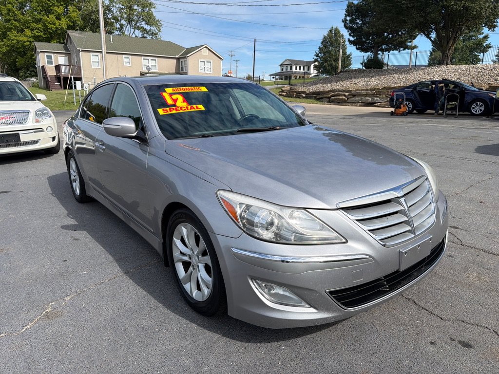 Used 2012 Hyundai Genesis 3.8 RWD image 4