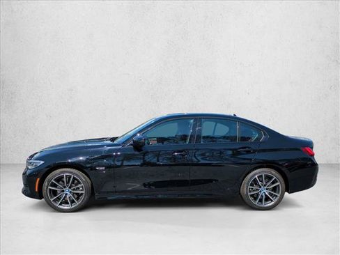 Used 2022 BMW 330e xDrive w/ Premium Package image 9