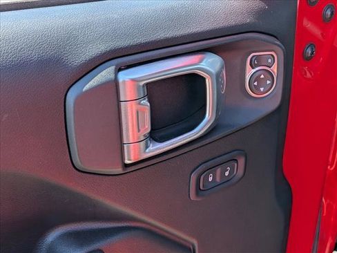 Used 2018 Jeep Wrangler Unlimited Rubicon w/ Safety Group AWD/4WD image 11
