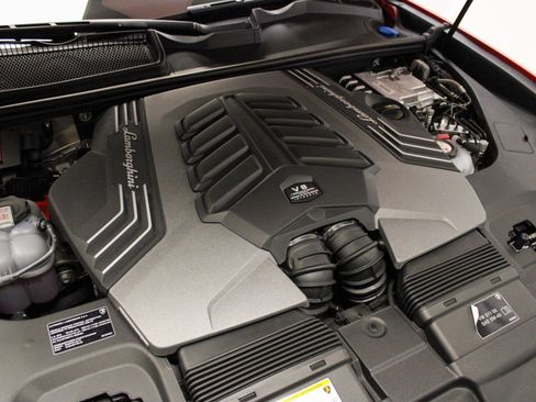 Used 2025 Lamborghini Urus SE image 52