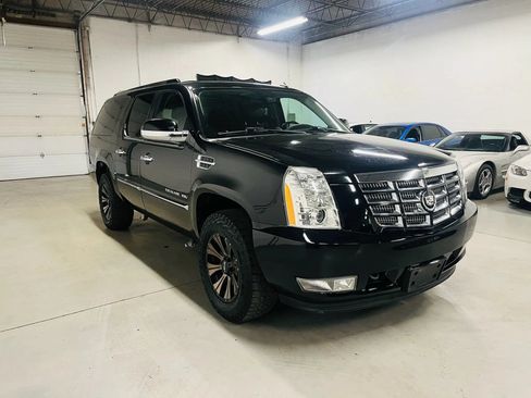 Used 2011 Cadillac Escalade ESV Premium AWD/4WD image 4