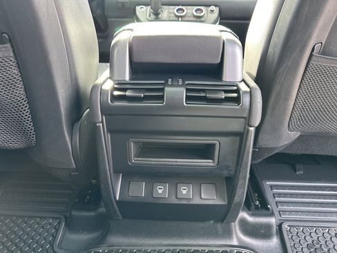 Used 2023 Land Rover Defender 110 S image 29