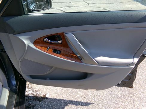 Used 2010 Toyota Camry XLE FWD image 17