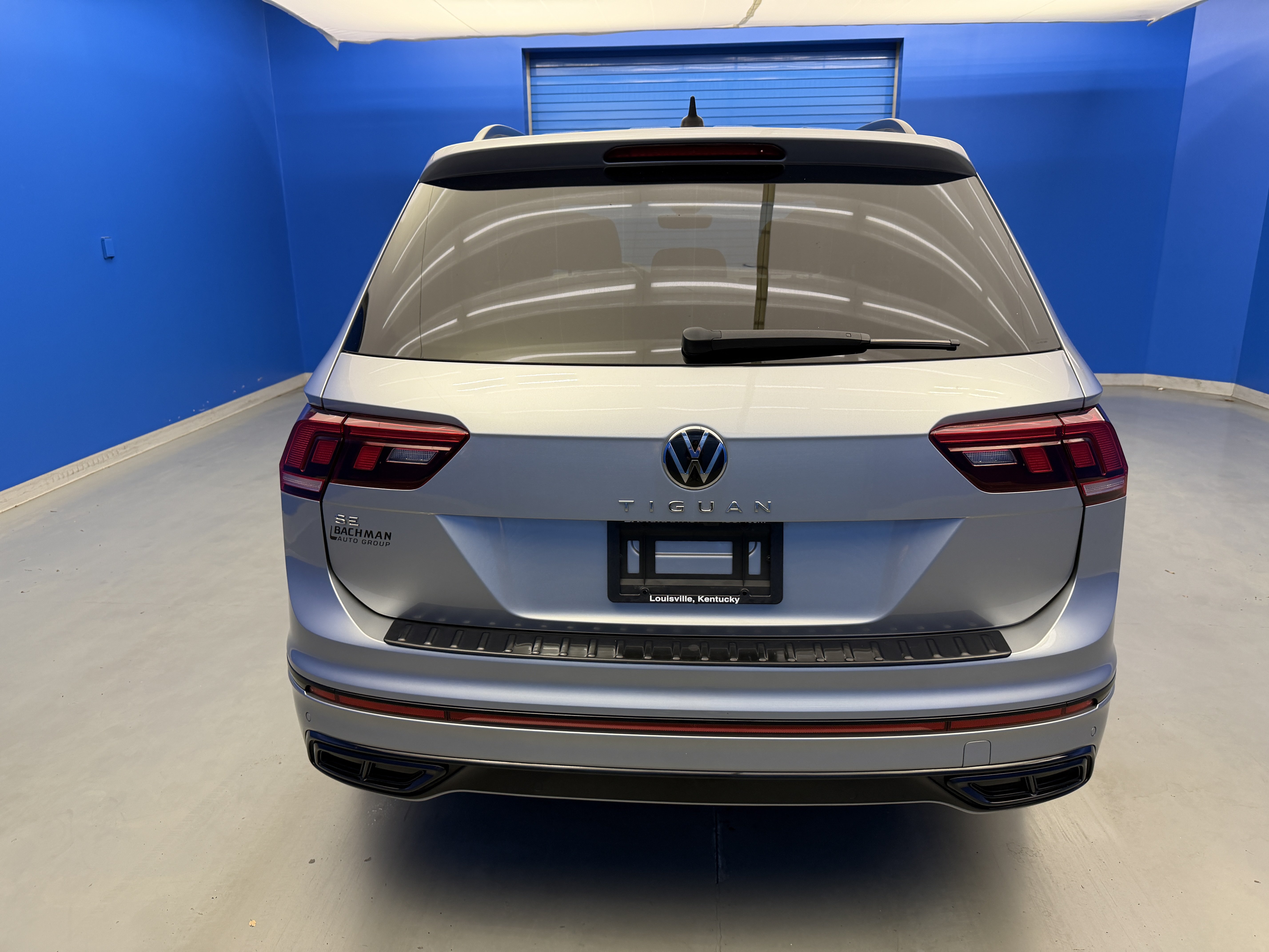 Used 2023 Volkswagen Tiguan SE R-Line FWD image 6