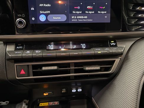 Used 2025 Toyota Camry SE FWD image 12