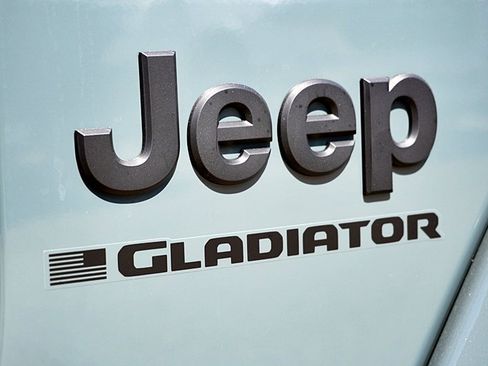 New 2025 Jeep Gladiator Willys image 12