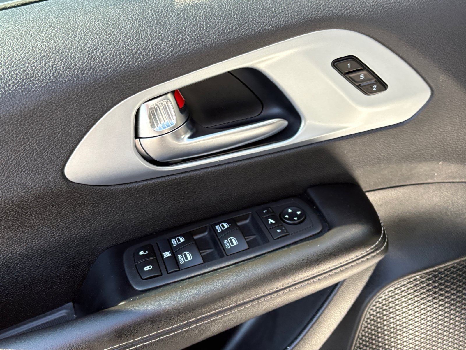 Used 2026 Chrysler Pacifica Limited FWD image 17