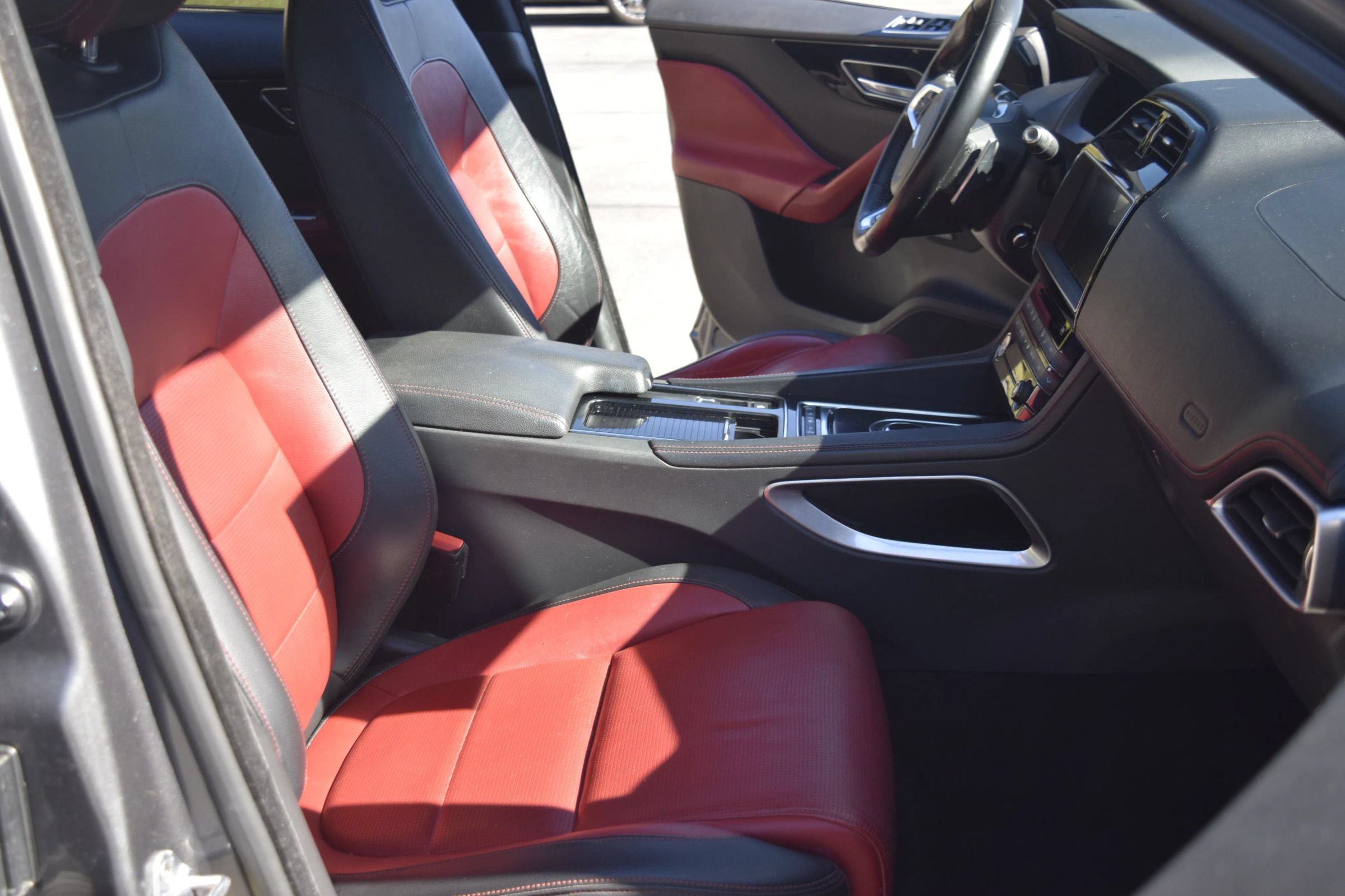 Used 2018 Jaguar F-PACE R-Sport AWD/4WD image 10