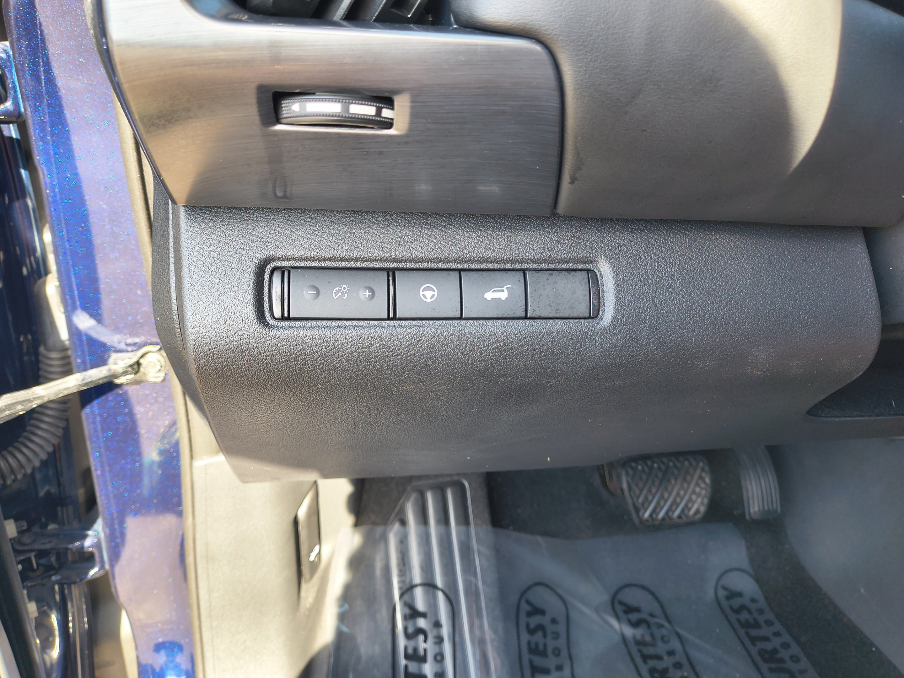 Certified 2024 Nissan Pathfinder SL w/ SL Premium Package FWD image 30