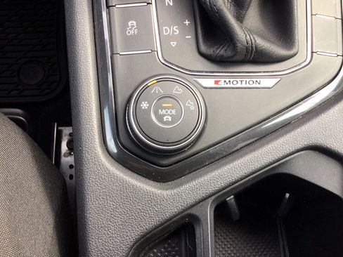 Used 2018 Volkswagen Tiguan S AWD/4WD image 33