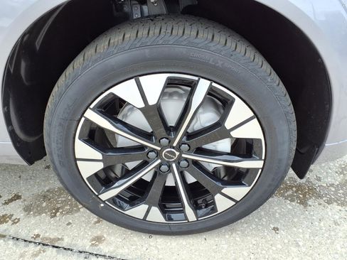 New 2026 Volvo XC60 B5 Plus w/ Climate Package image 9