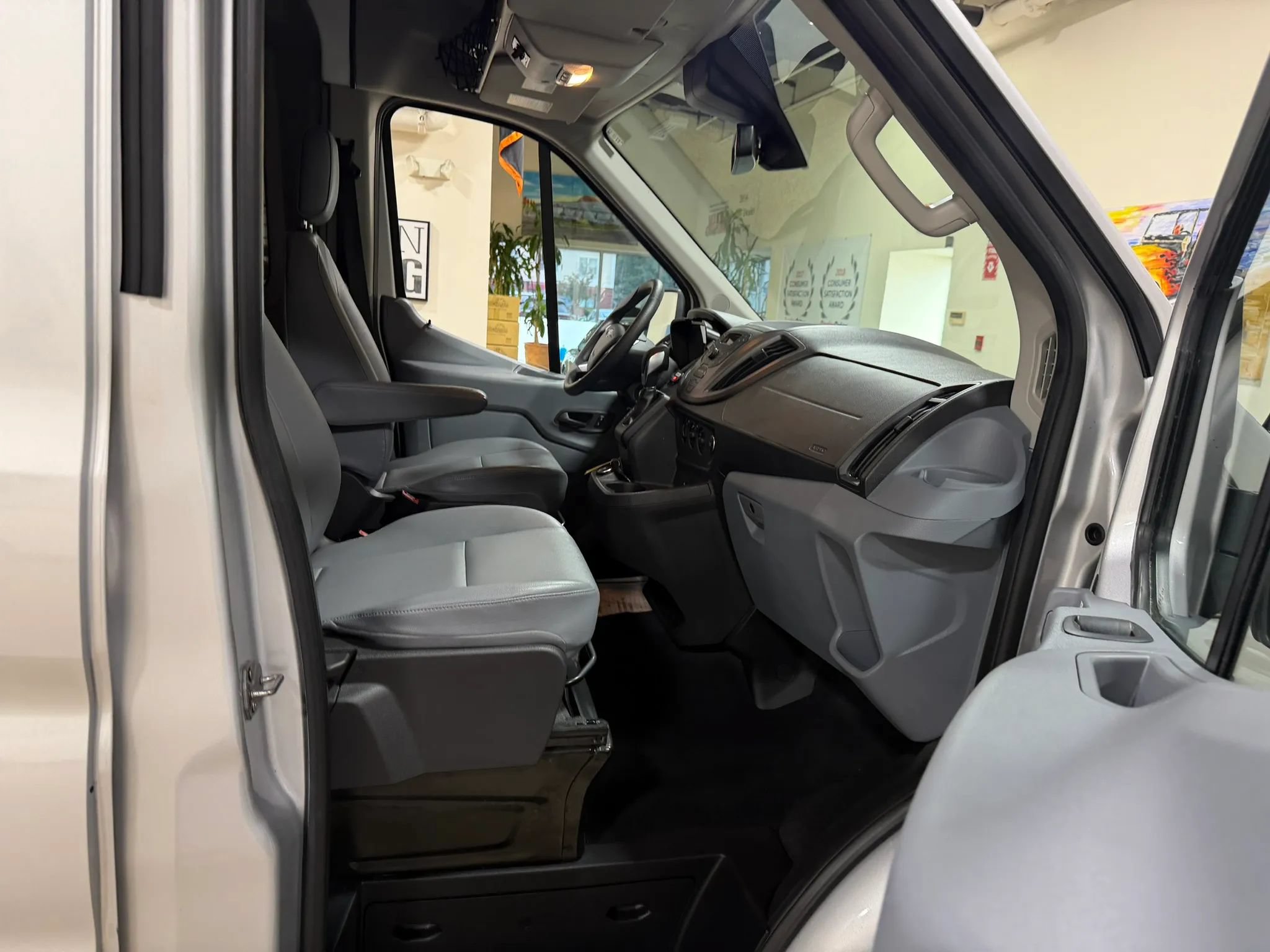 Used 2019 Ford Transit 250 148 Medium Roof RWD image 28