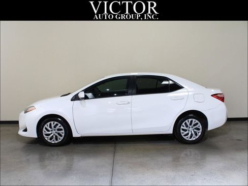 Used 2017 Toyota Corolla LE FWD image 1