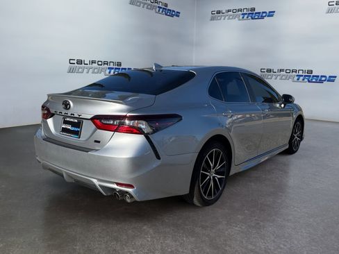 Used 2022 Toyota Camry SE image 5