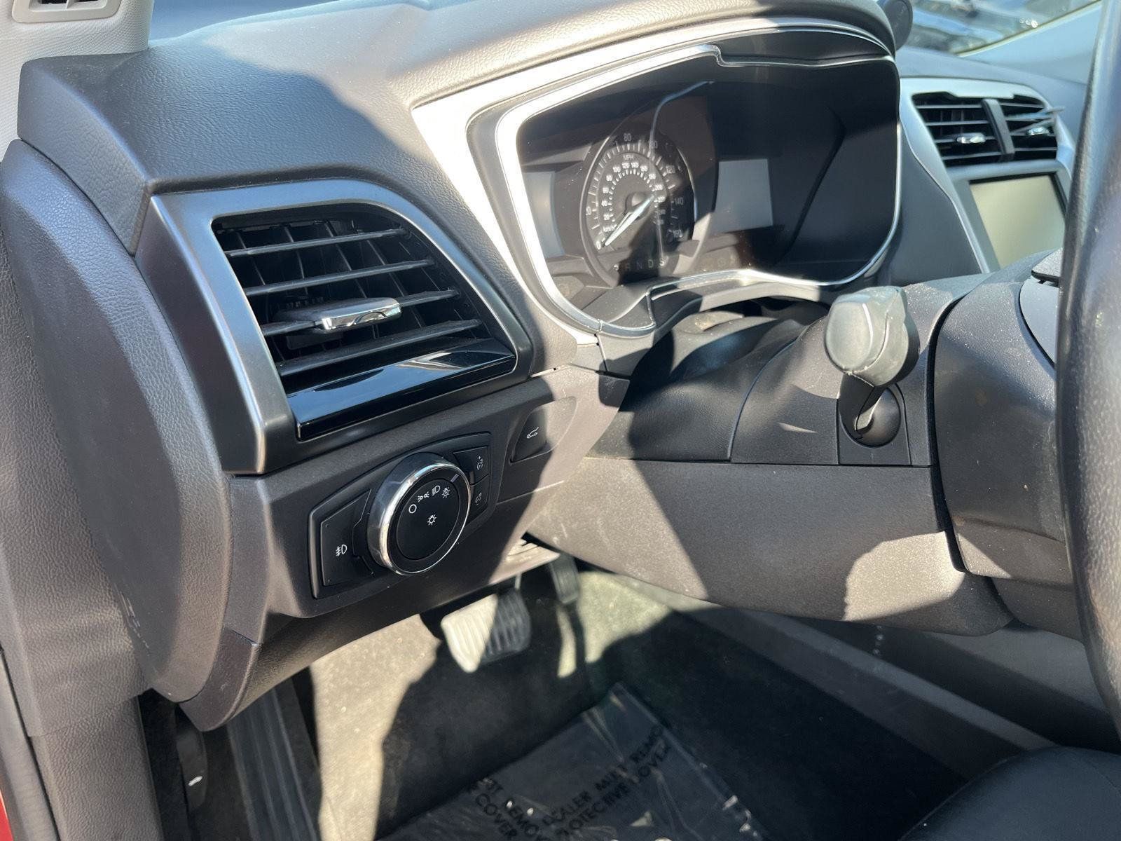 Used 2014 Ford Fusion SE FWD image 15