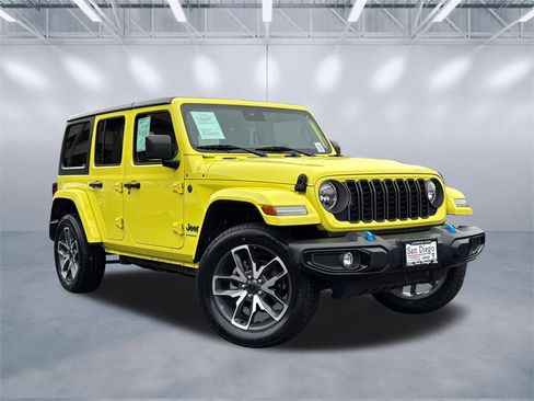 Used 2024 Jeep Wrangler Unlimited image 2