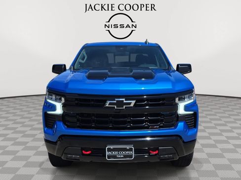 Used 2025 Chevrolet Silverado 1500 LT Trail Boss w/ Convenience Package II AWD/4WD image 2