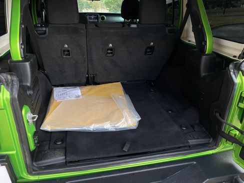 Used 2020 Jeep Wrangler Unlimited Sahara image 29