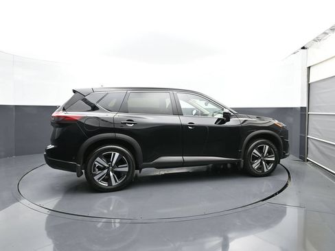 Used 2025 Nissan Rogue SL AWD/4WD image 8