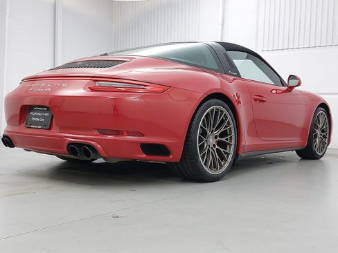 Certified 2019 Porsche 911 Targa 4S image 7