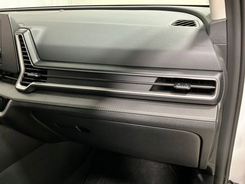 Used 2024 Kia Sportage LX image 16