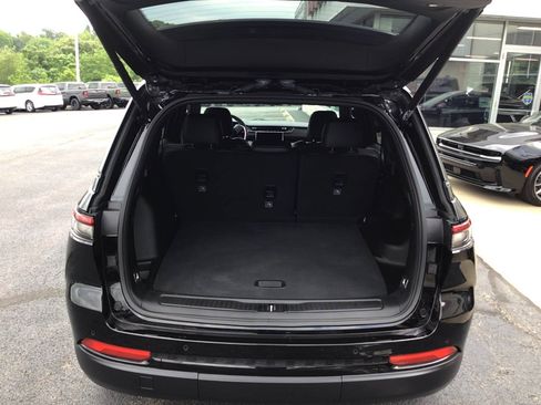 Certified 2025 Jeep Grand Cherokee Altitude AWD/4WD image 5