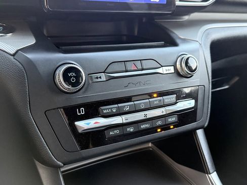 Used 2020 Ford Explorer XLT w/ Equipment Group 202A image 22