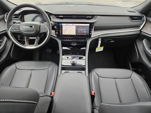 New 2026 Jeep Grand Cherokee Limited RWD image 15