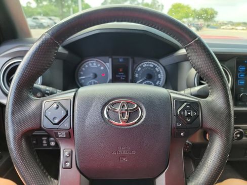 Used 2017 Toyota Tacoma TRD Sport w/ Tow Package AWD/4WD image 18