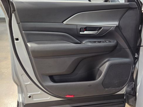 Used 2025 Toyota Grand Highlander AWD image 20