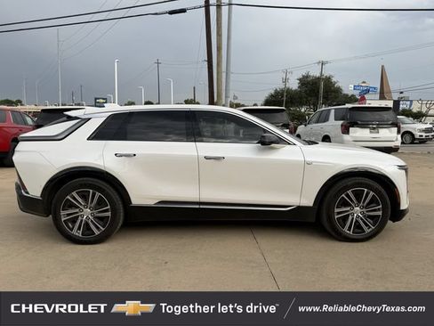 Used 2024 Cadillac Lyriq Luxury w/ LPO, Floor Liner Package RWD image 3