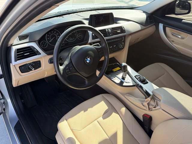 Used 2018 BMW 320i Sedan RWD image 5