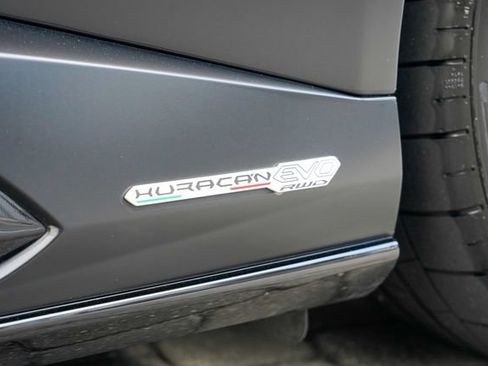 Used 2022 Lamborghini Huracan EVO image 44