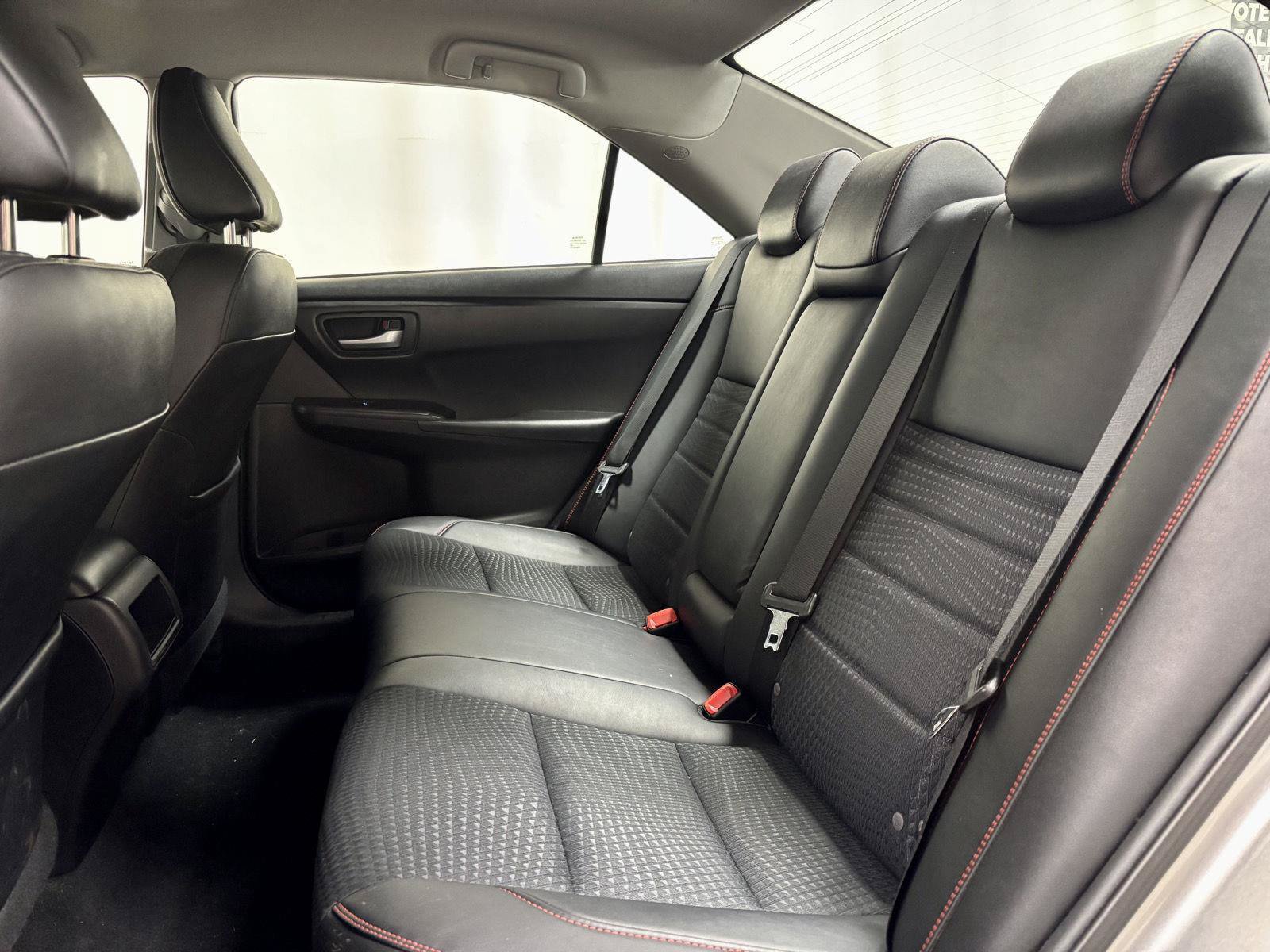 Used 2015 Toyota Camry SE FWD image 20