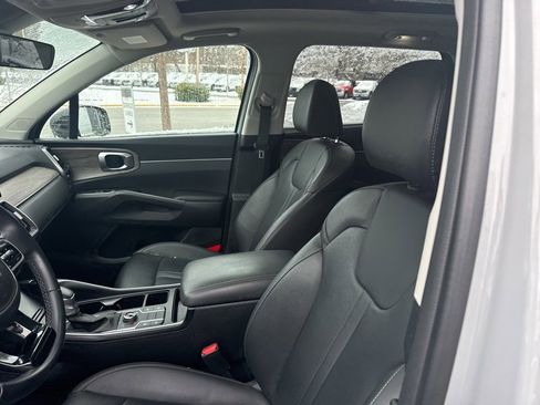 Used 2023 Kia Sorento S w/ Panoramic Sunroof Package image 12