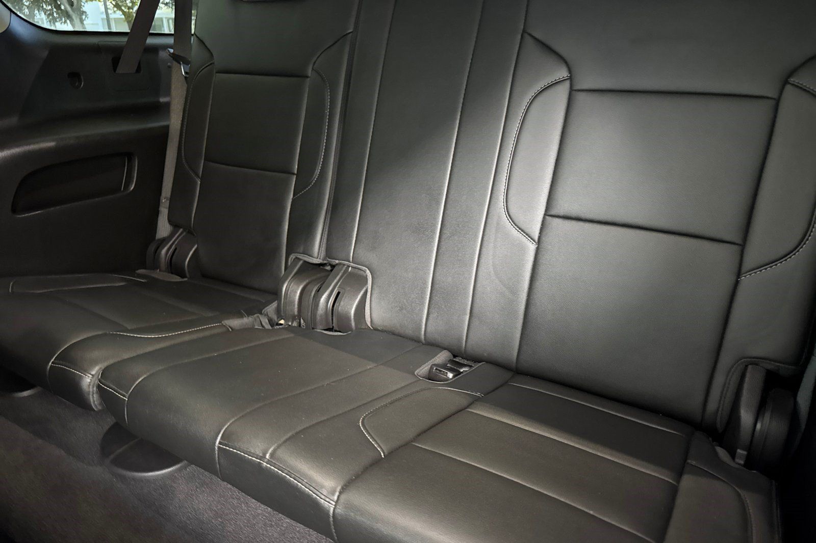 Used 2019 Chevrolet Suburban LT RWD image 18