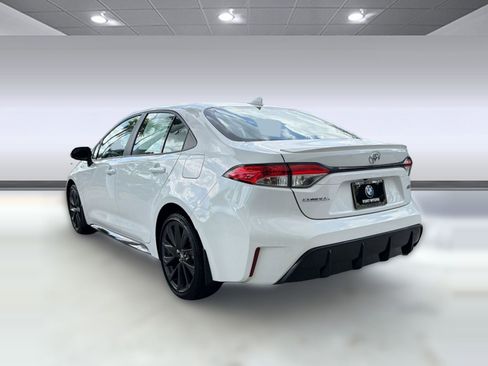Used 2024 Toyota Corolla SE FWD image 3