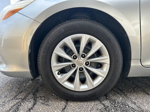 Used 2015 Toyota Camry image 6