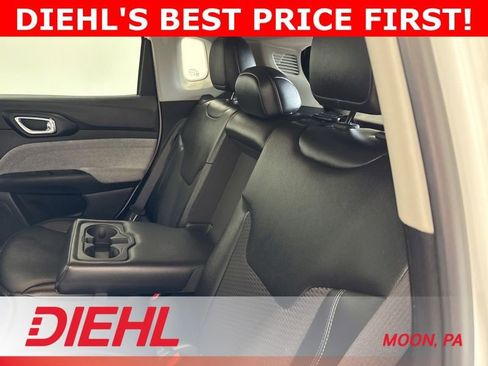 Used 2022 Jeep Compass Latitude w/ Convenience Group AWD/4WD image 16