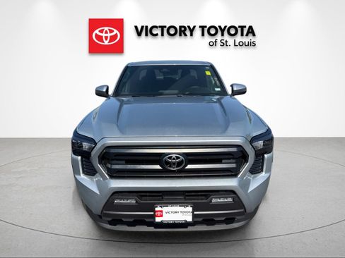 Used 2026 Toyota Tacoma SR5 AWD/4WD image 8