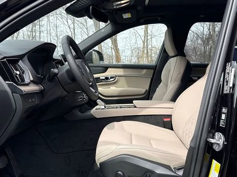 New 2026 Volvo XC90 T8 Plus w/ Protection Package Premier AWD/4WD image 10