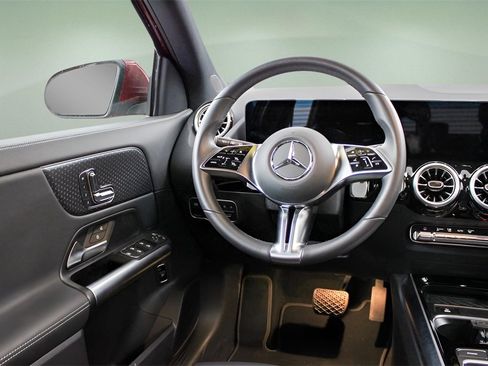 Used 2025 Mercedes-Benz GLA 250 image 22