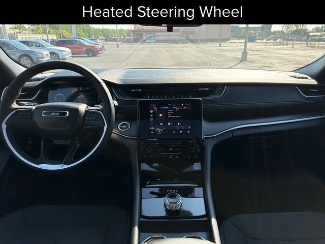 Used 2025 Jeep Grand Cherokee Laredo X w/ Luxury Tech Group I AWD/4WD image 15