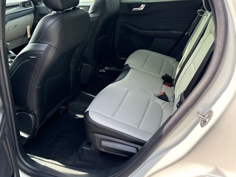 New 2025 Ford Escape SE image 21