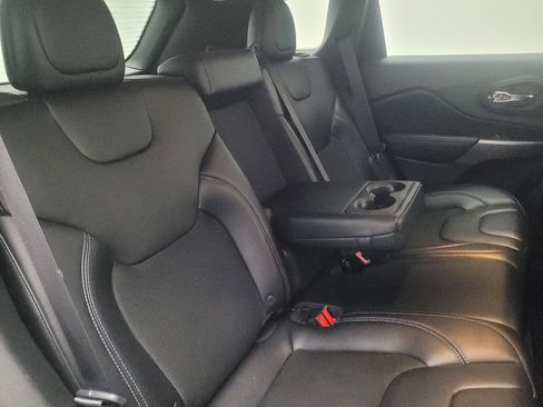 Used 2019 Jeep Cherokee Latitude Plus w/ Comfort/Convenience Group image 19