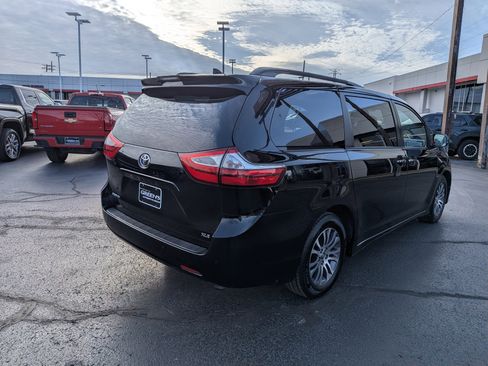 Used 2019 Toyota Sienna XLE Premium image 7